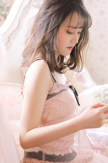 两女1杯